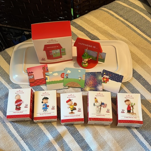 *Peanuts 12 Months of Fun* Collection - Picture 7 of 14